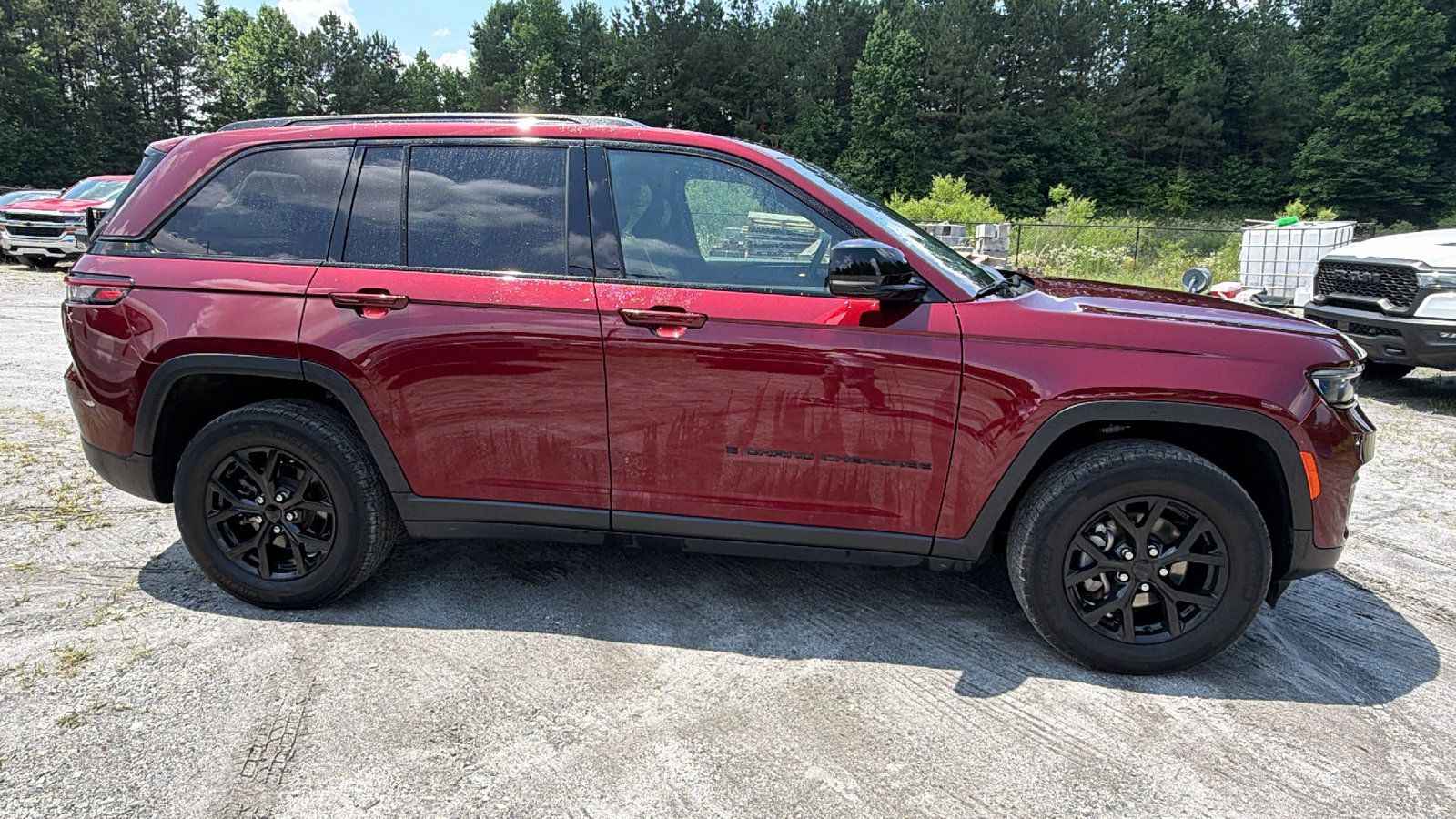 Certified 2025 Jeep Grand Cherokee Altitude AWD/4WD image 7