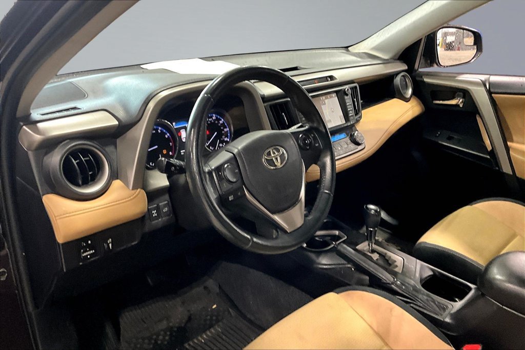 Used 2016 Toyota RAV4 XLE AWD/4WD image 17