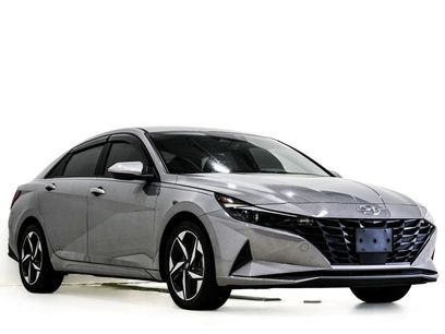 Used 2023 Hyundai Elantra SEL w/ Convenience Package