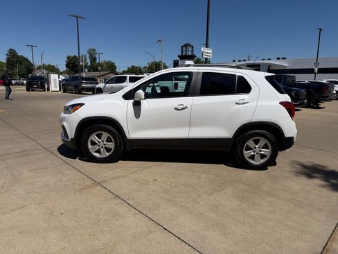 Used 2021 Chevrolet Trax LT w/ LT Convenience Package AWD/4WD image 8