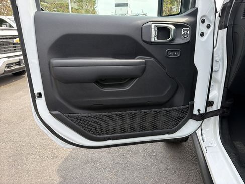 Used 2026 Jeep Gladiator Mojave AWD/4WD image 14