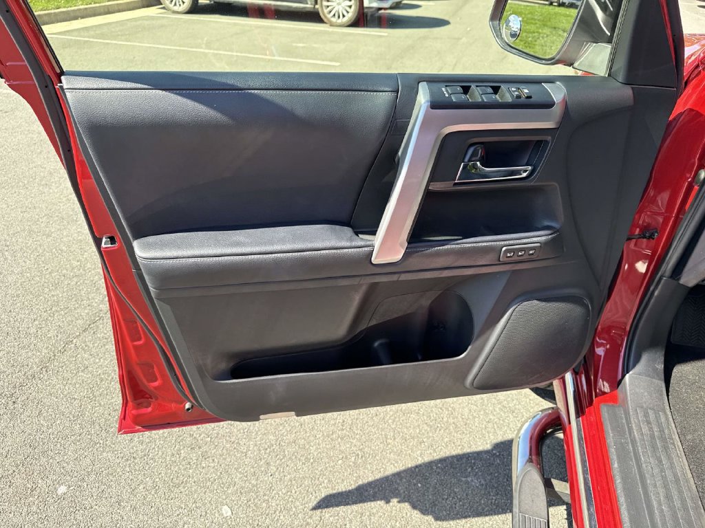 Used 2022 Toyota 4Runner Limited AWD/4WD image 34