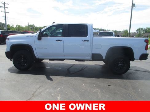 Used 2025 Chevrolet Silverado 2500 ZR2 w/ Technology Package AWD/4WD image 10