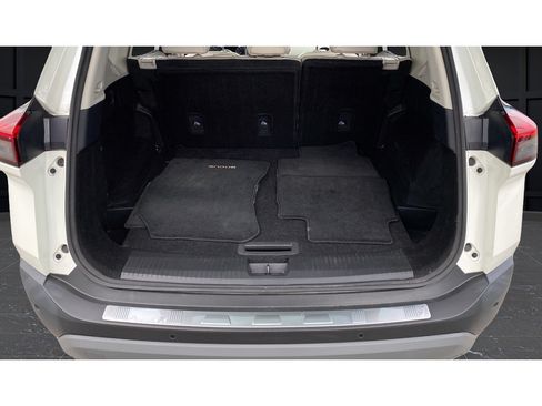 Used 2021 Nissan Rogue SV w/ Premium Package FWD image 28