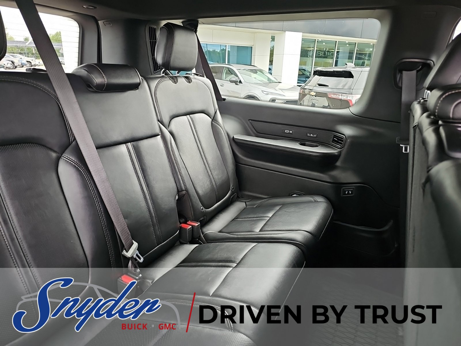 Used 2024 Jeep Wagoneer L Series II w/ Flexible Seating Group AWD/4WD image 28