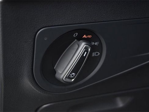 Certified 2023 Volkswagen Tiguan SE R-Line image 10