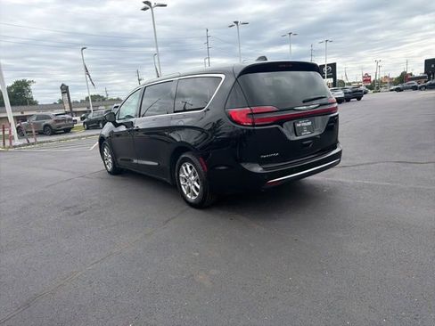 Used 2024 Chrysler Pacifica Touring-L FWD image 14
