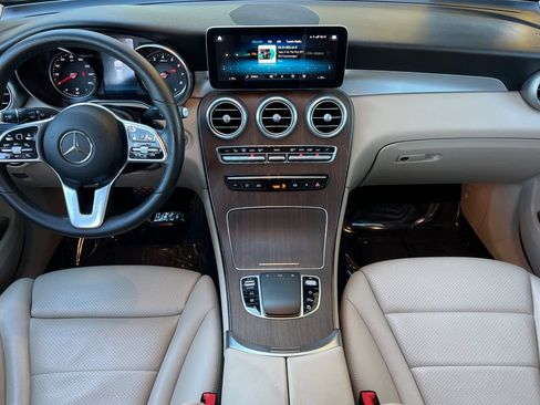Used 2021 Mercedes-Benz GLC 300 4MATIC w/ Premium Package image 16