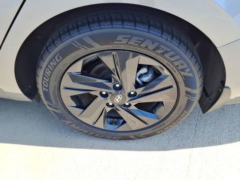 Used 2023 Hyundai Elantra SEL FWD image 20