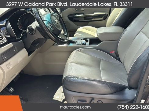 Used 2015 Kia Sedona EX FWD image 19