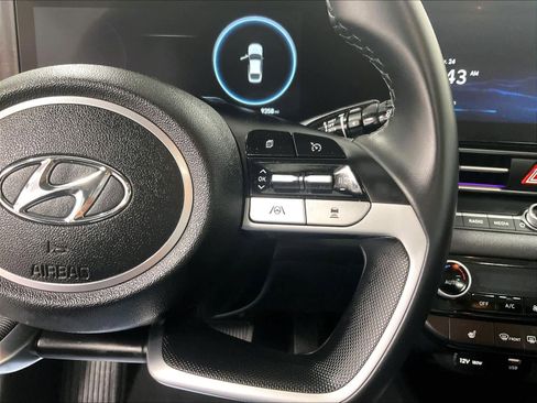 Used 2022 Hyundai Elantra Limited image 24