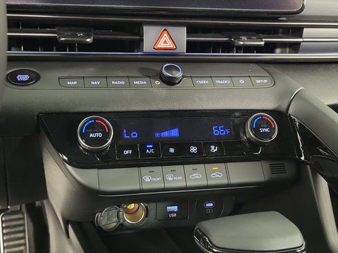 New 2025 Hyundai Elantra SEL image 16