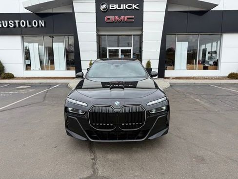 Used 2025 BMW 760i xDrive w/ Executive Package image 5