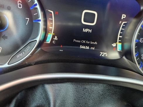 Used 2023 Chrysler Pacifica Touring-L FWD image 19