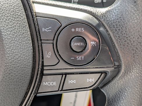 Certified 2021 Toyota RAV4 LE image 33