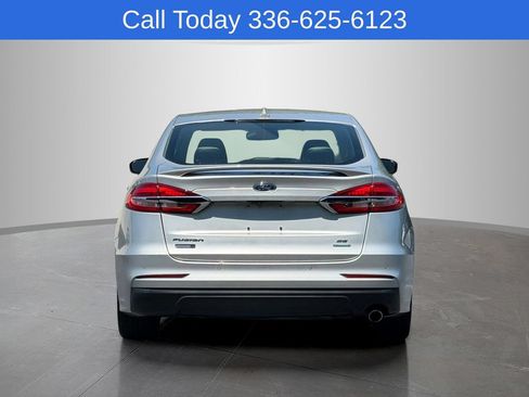 Used 2019 Ford Fusion SE w/ Equipment Group 151A FWD image 4