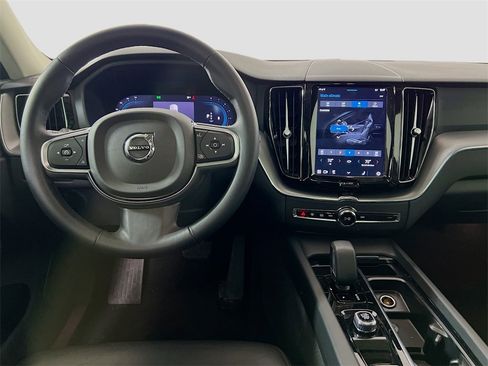 Used 2023 Volvo XC60 B5 Core image 25