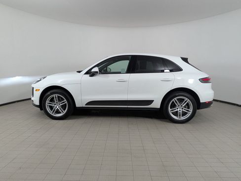 Certified 2021 Porsche Macan AWD/4WD image 2