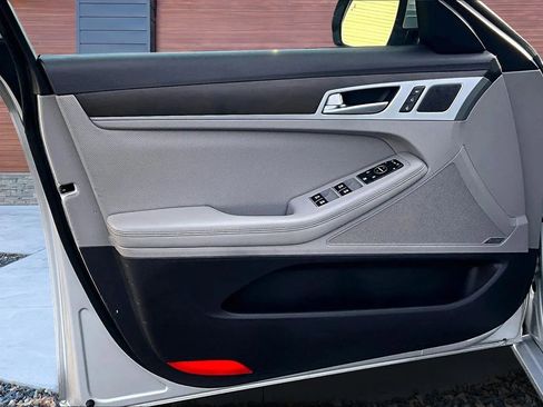 Used 2017 Genesis G80 3.8 w/ Option Group 03 image 23