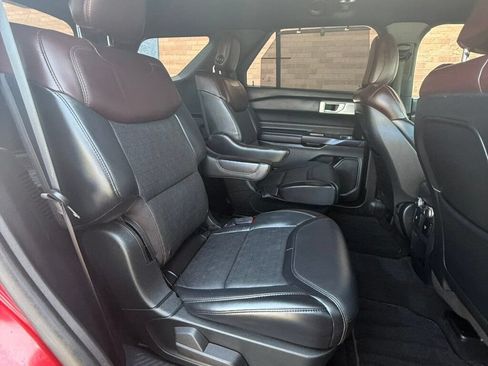 Used 2020 Ford Explorer Platinum w/ Premium Technology Package AWD/4WD image 43