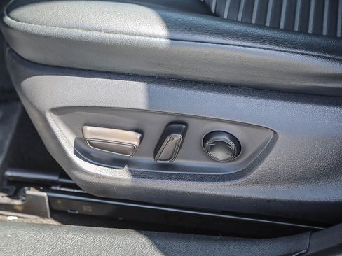 Used 2019 Toyota Camry SE FWD image 19