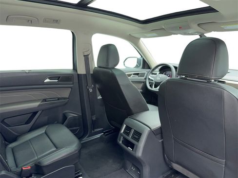 Used 2023 Volkswagen Atlas SE w/ Panoramic Sunroof Package image 48