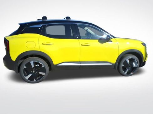 New 2026 Nissan Kicks SR w/ SR Premium Package image 8