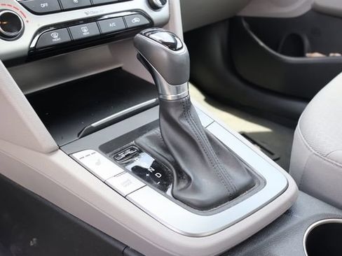 Used 2018 Hyundai Elantra Value Edition FWD image 12