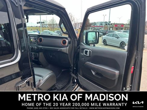 Used 2023 Jeep Gladiator Mojave w/ Cold Weather Group image 43