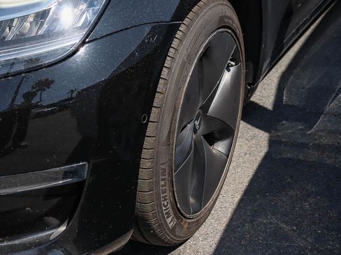 Used 2018 Tesla Model 3 RWD image 3