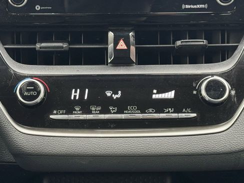 Used 2022 Toyota Corolla LE image 39