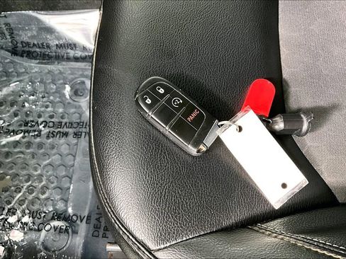 Used 2018 Jeep Compass Latitude w/ Cold Weather Group image 10