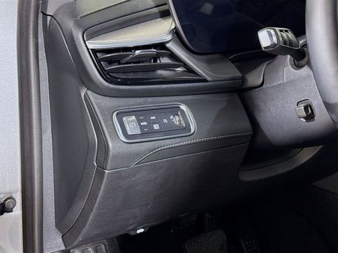 Used 2025 Buick Enclave Avenir w/ Super Cruise Package AWD/4WD image 8