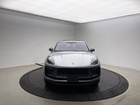 Certified 2024 Porsche Macan AWD/4WD image 10