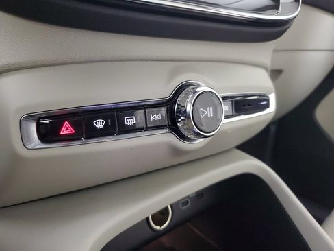 Certified 2023 Volvo XC40 B5 Ultimate w/ Protection Package Premier AWD/4WD image 32