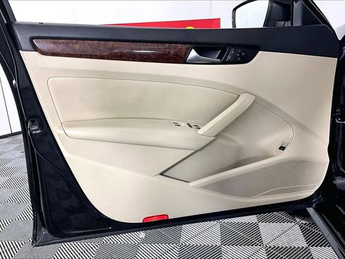 Used 2014 Volkswagen Passat 1.8T Wolfsburg Edition image 18