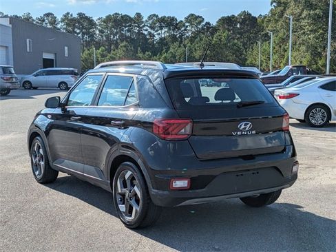 Used 2023 Hyundai Venue SEL image 5