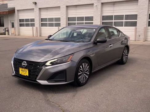 Used 2025 Nissan Altima 2.5 SV FWD image 5