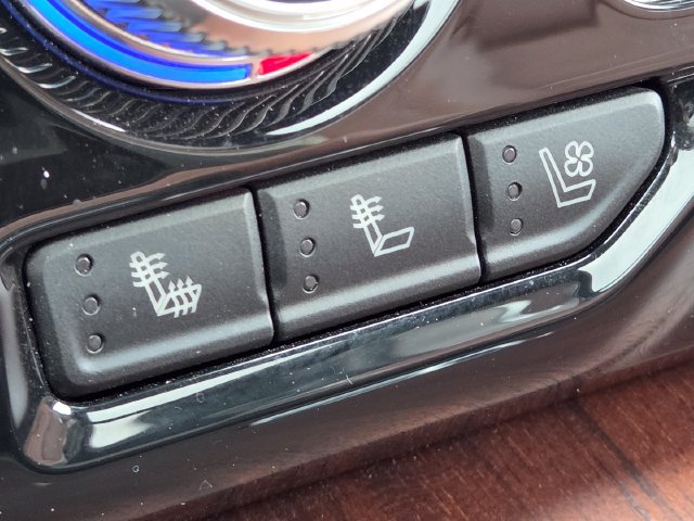 Used 2024 GMC Yukon Denali Ultimate AWD/4WD image 6