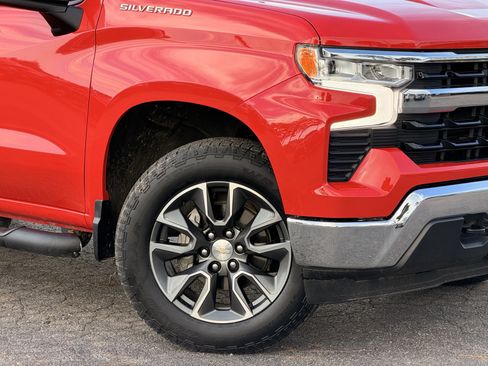 Used 2024 Chevrolet Silverado 1500 LT AWD/4WD image 3