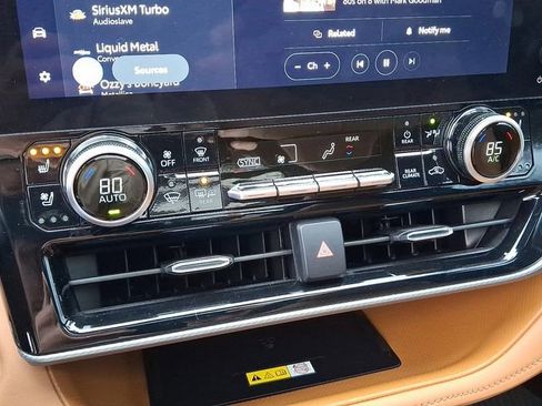 Used 2023 Toyota Highlander Platinum image 17