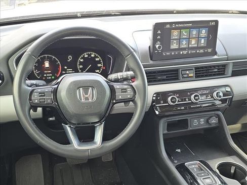 Used 2025 Honda Pilot EX-L image 10