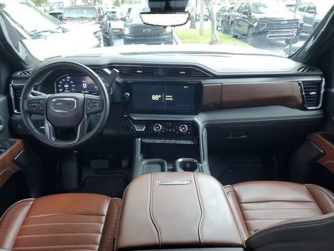Used 2025 GMC Sierra 2500 Denali Ultimate w/ Max Trailering Package AWD/4WD image 12