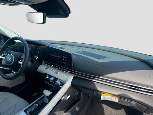 New 2026 Hyundai Elantra Limited FWD image 21