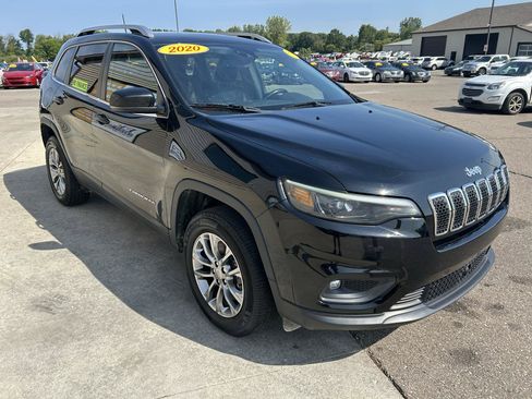 Used 2020 Jeep Cherokee Latitude Lux w/ Comfort/Convenience Group AWD/4WD image 3