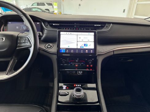 Used 2022 Jeep Grand Cherokee L Limited AWD/4WD image 18