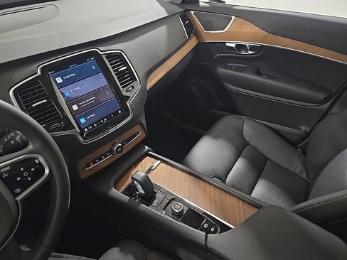 Used 2024 Volvo XC90 B6 Plus w/ Protection Package image 12