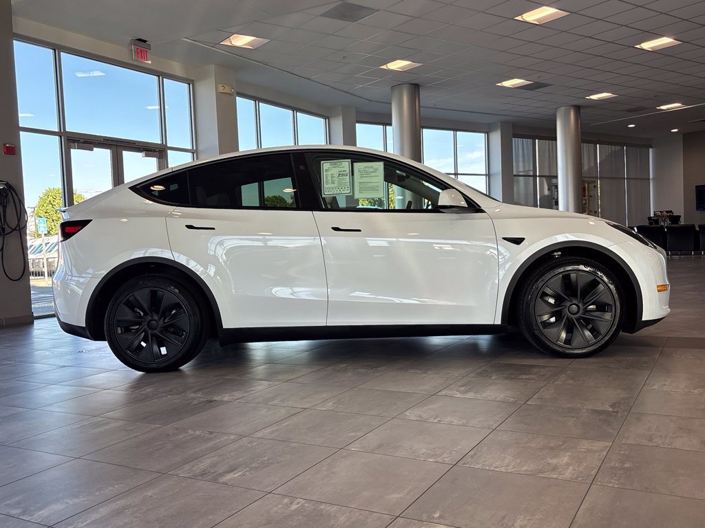 Used 2025 Tesla Model Y Long Range AWD/4WD image 3