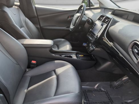Used 2020 Toyota Prius XLE w/ Premium Convenience Package FWD image 17