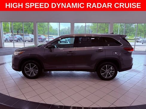 Used 2019 Toyota Highlander XLE FWD image 4
